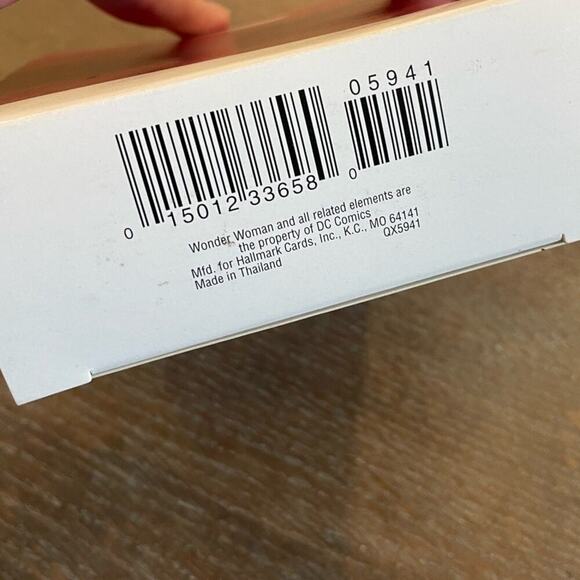 Hallmark Ornament DC Comics Wonder Woman in original box 1996 - Picture 2 of 4